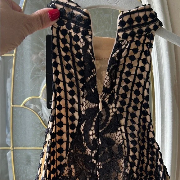 PrettyLittleThing Black and Gold Lace Dress - Picture 5 of 6